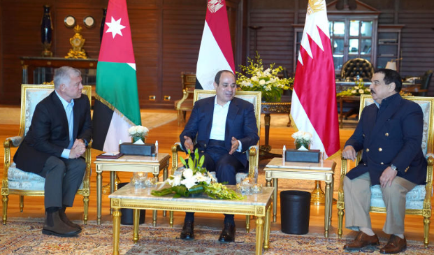 الملك يعقد لقاء ثلاثيا مع السيسي والعاهل البحريني