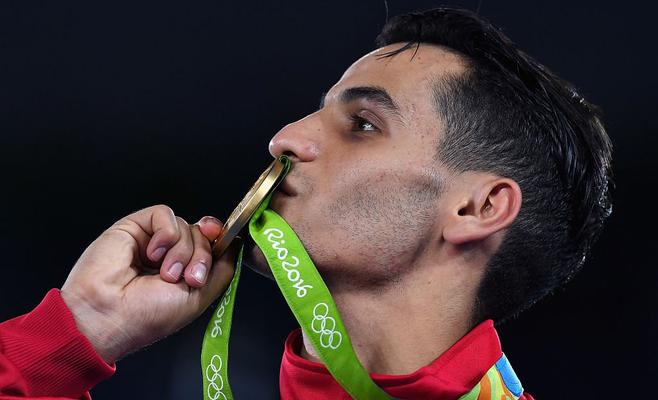 أبو غوش مرشح لأفضل لاعب في العالم