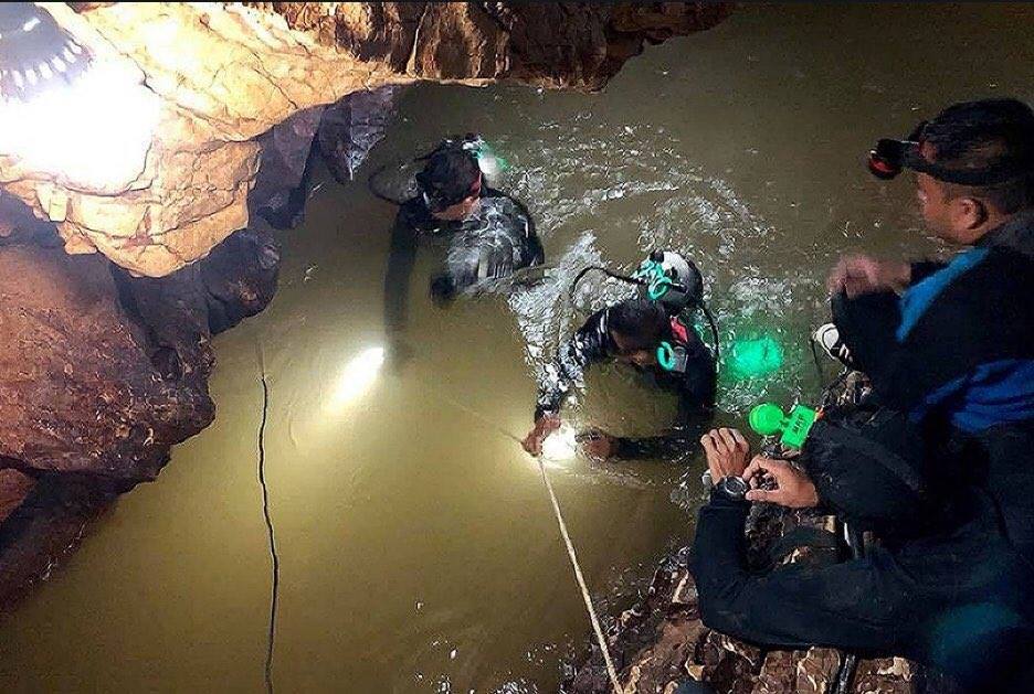 بالفيديو  ..  إنقاذ عدد من “فتية الكهف” بتايلاند في عملية استمرت 9 ساعات