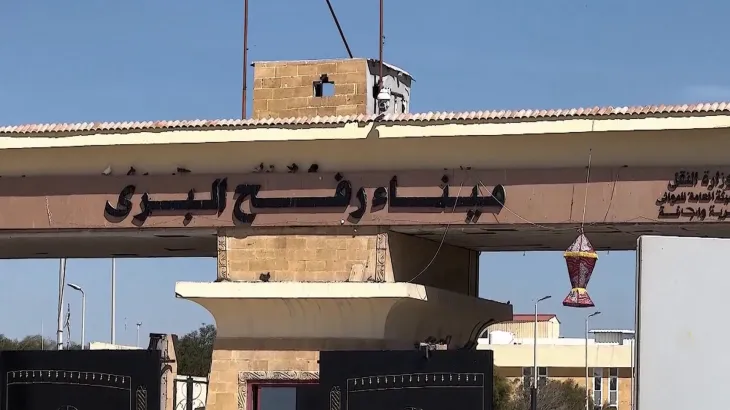 يديعوت أحرونوت: فتح معبر رفح على الحدود بين غزة ومصر بشكل تجريبي