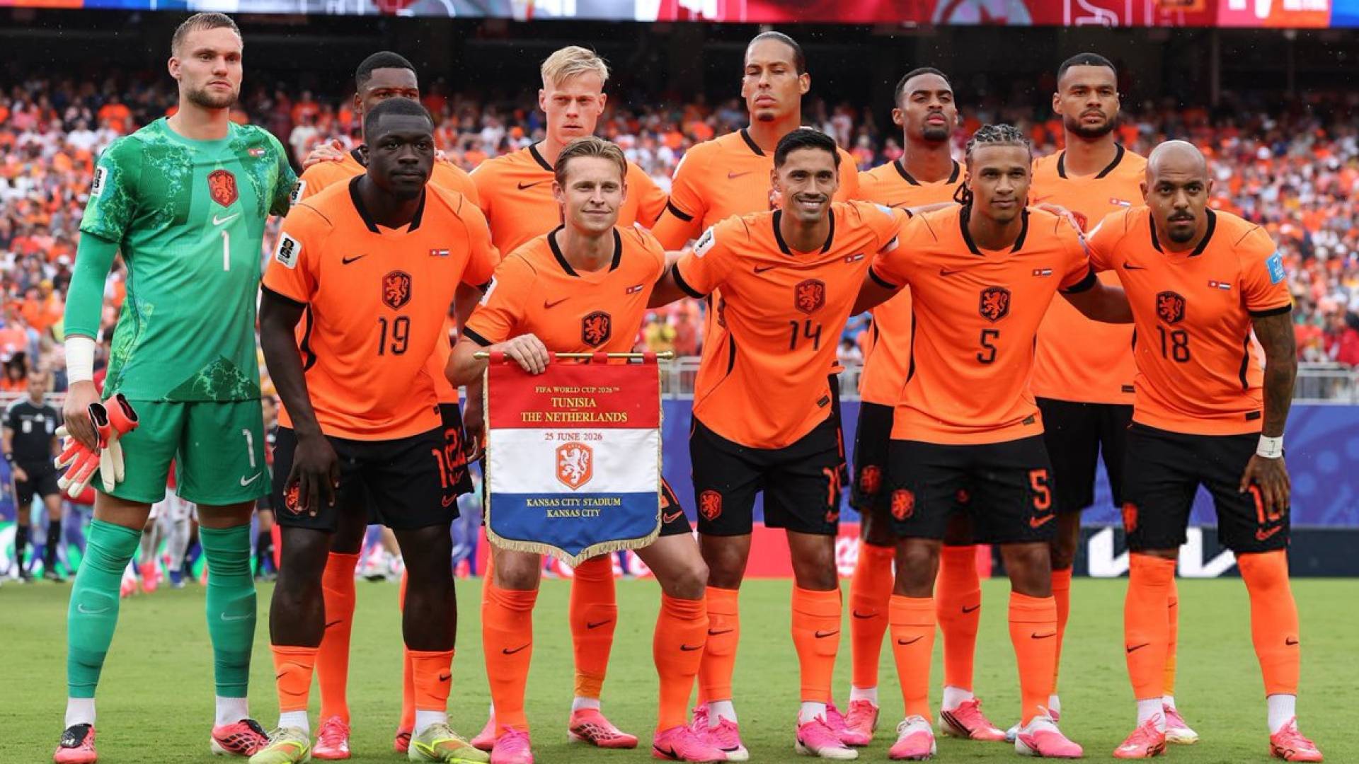 هولندا تضرب موعداً نارياً مع المغرب في دور الـ32 للمونديال