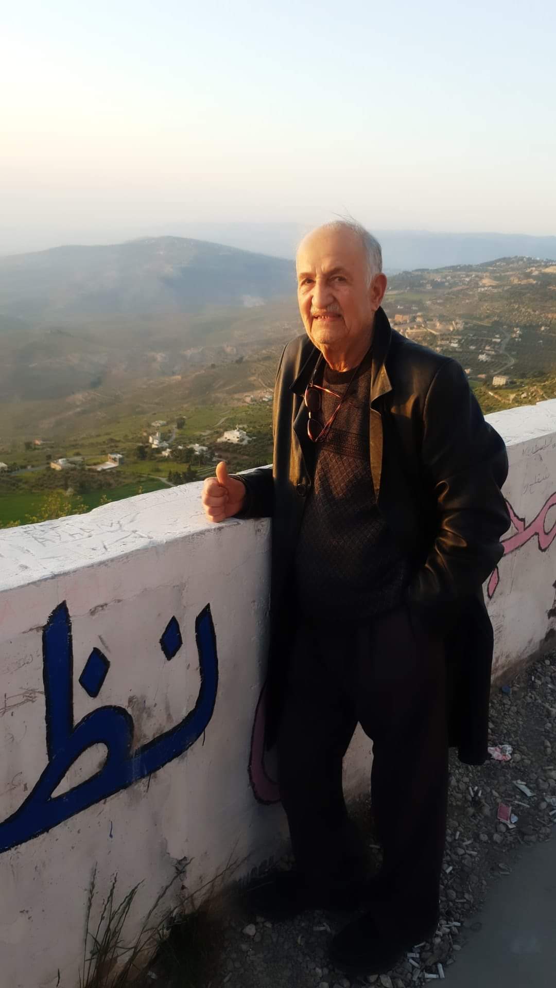 من مها عمرو لوالدها  ..  أبي الحب و المثل الأعلى كل عام و أنت بخير و صحة