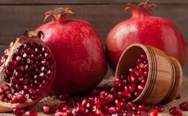 اضرار الرمان  ..  كيف يؤثر تناول الرمان على ضغط الدم؟