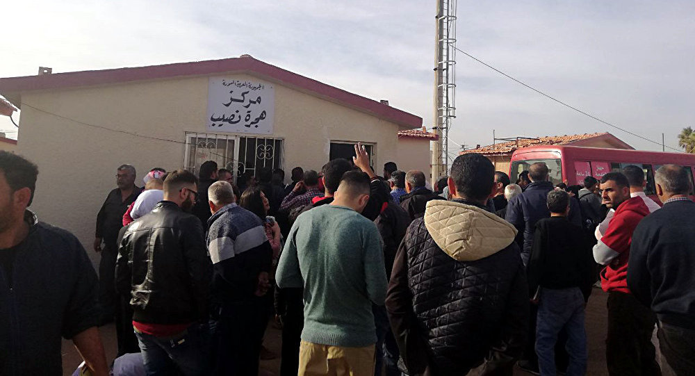 عودة مئات السوريين من المخيمات الاردنية الى سوريا عبر ” معبر نصيب” الحدودي