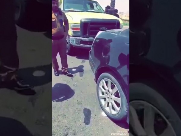 بالفيديو .. شاهد لحظة مقتل سائق ممسكاً بهاتفه الجوال