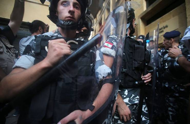 اعتقال شاب قام بسرقة الخبز ليطعم ابناءه في لبنان 