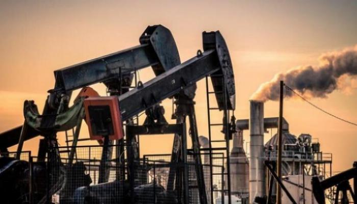 أسعار النفط تهبط بفعل مخاوف الطلب وزيادة المعروض
