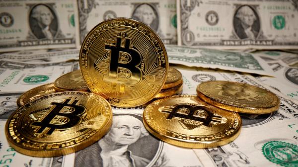 بتكوين تخترق حاجز 50 ألف دولار