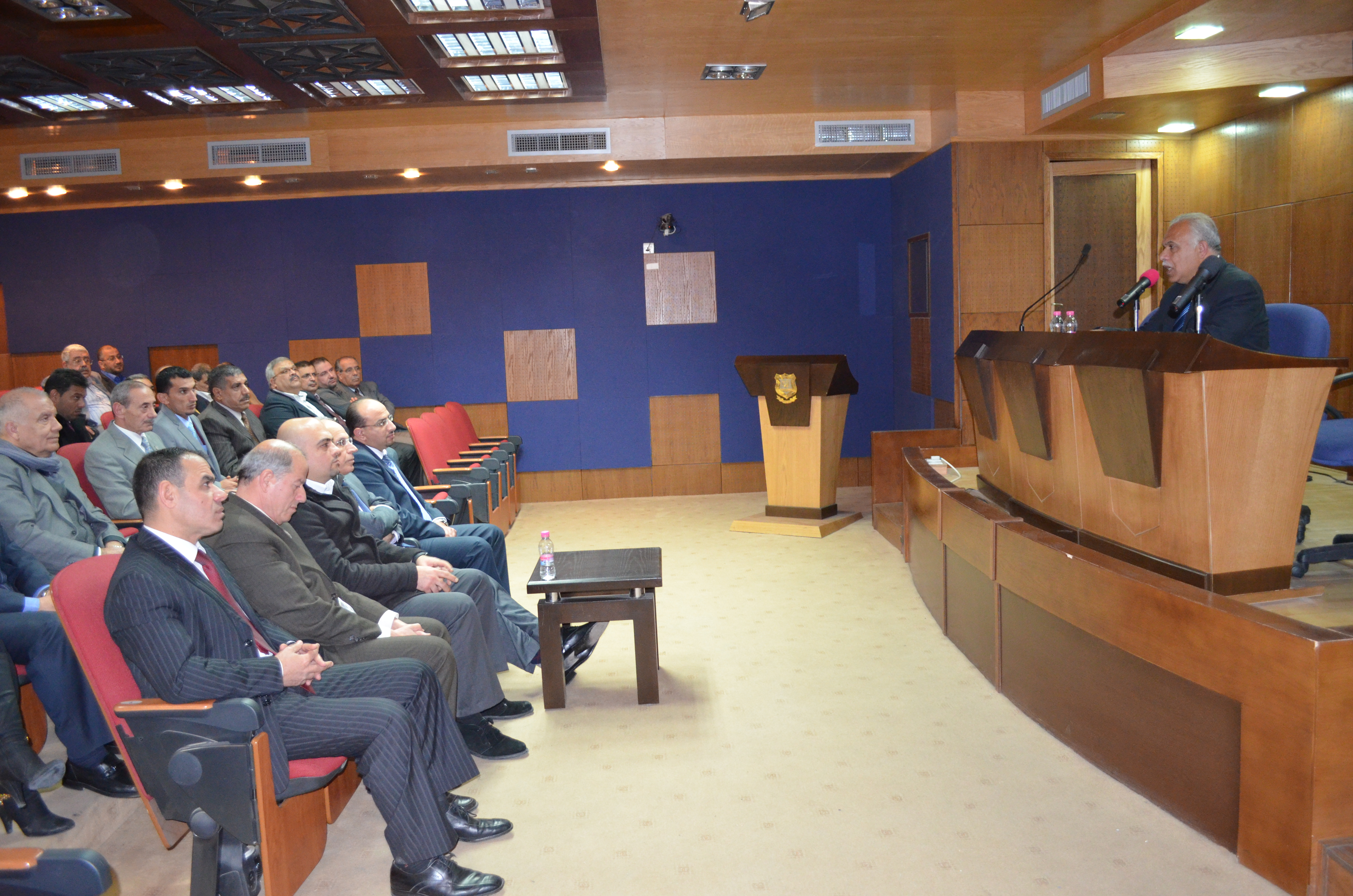 رئيس جامعة عمان الأهلية يلتقي أعضاء الهيئة التدريسية لكلية العلوم الإدارية والمالية