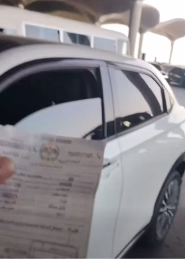 الأمن العام يوضّح محاولة أحد سائقي التطبيقات تضليل الرأي العام بعد نشر فيديو لمخالفته داخل المطار حاول خلاله إظهار تعرّضه للظلم