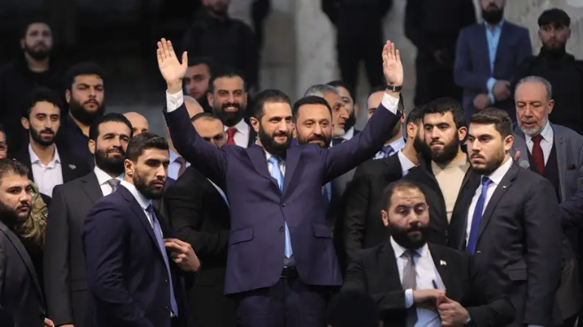 "فيديو يعرض لأول مرة" ..  لحظة دخول الشرع حلب بعد تحريرها