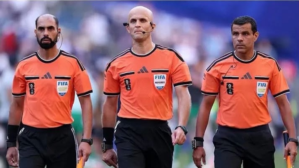 طاقم التحكيم الأردني يعود إلى المملكة بعد إنجاز تاريخي في مونديال 2026