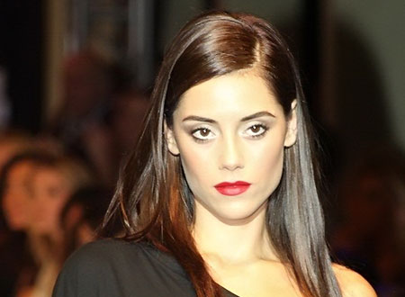 جانسو ديري تصل لأعلى درجات الغضب في الشارع! ..  صور