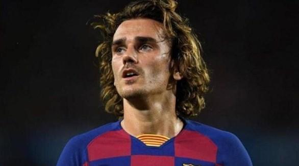 والد غريزمان يصب النار على مدرب برشلونة
