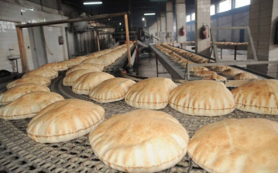 حظر التجول في عمان والزرقاء يرفع الطلب على الخبز إلى الضعف