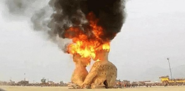 بالصور  ..  شاهد طقوس مهرجان "الرجل المحترق" الأغرب في العالم  ..  "تفاصيل"