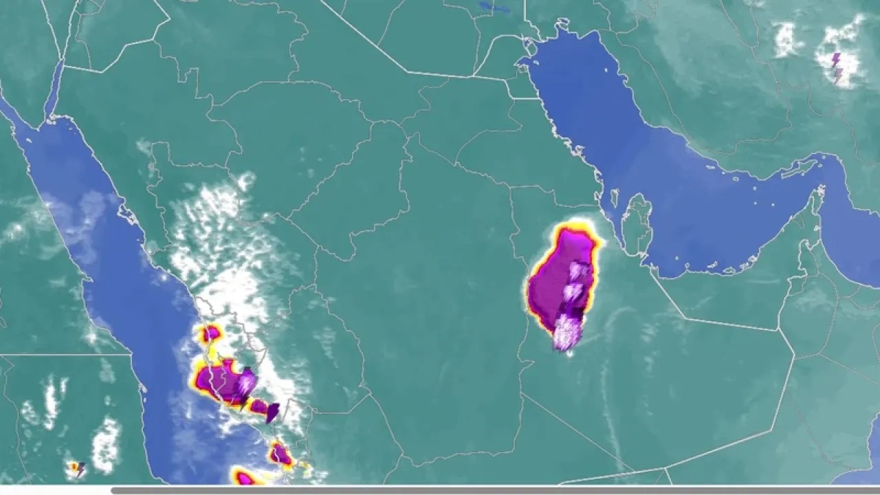ظهور سحابة رعدية ضخمة بالسعودية بمساحة تفوق 4 دول عربية