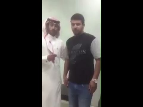 بعد إهانته وتدمير سيارته  ..  شاب سعودي يعتذر لمصري على فعلته