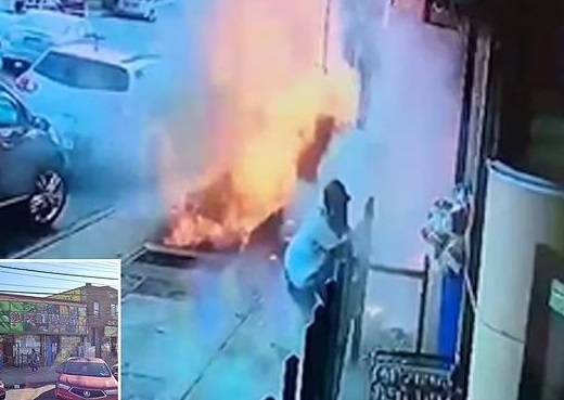 بالفيديو  ..  انفجار ضخم من تحت الأرض يصيب أحد المارة بنيويورك