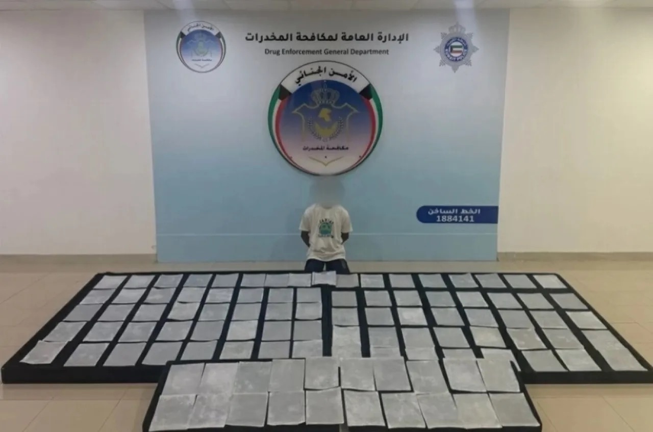 (ترند إجرامي) في الكويت ..  حيلة شيطانية لتهريب المخدرات في الأوراق !
