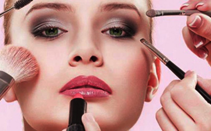 ماهو تفسير حلم المكياج للمرأة في المنام ؟