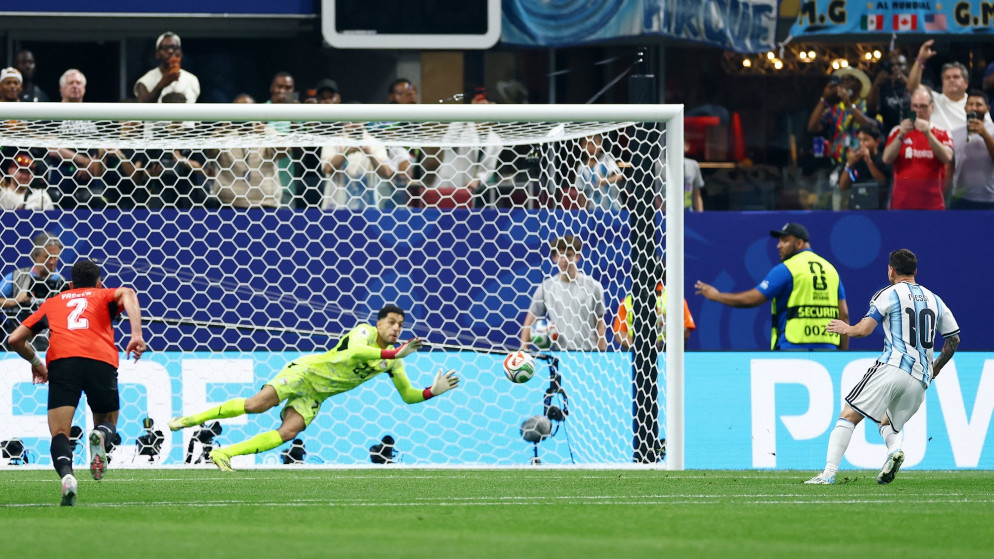 الأرجنتين تقلب تأخرها بهدفين إلى تقدم 3-2 أمام مصر في الوقت بدل الضائع