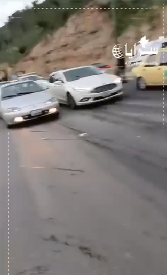 حادث تصادم 3 مركبات بعد دوريات سيل جرش .. فيديو 