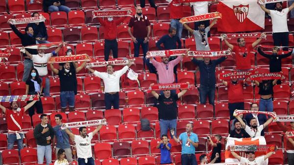 بشرط وحيد  ..  يويفا يسمح بعودة الجماهير للمدرجات الأوروبية