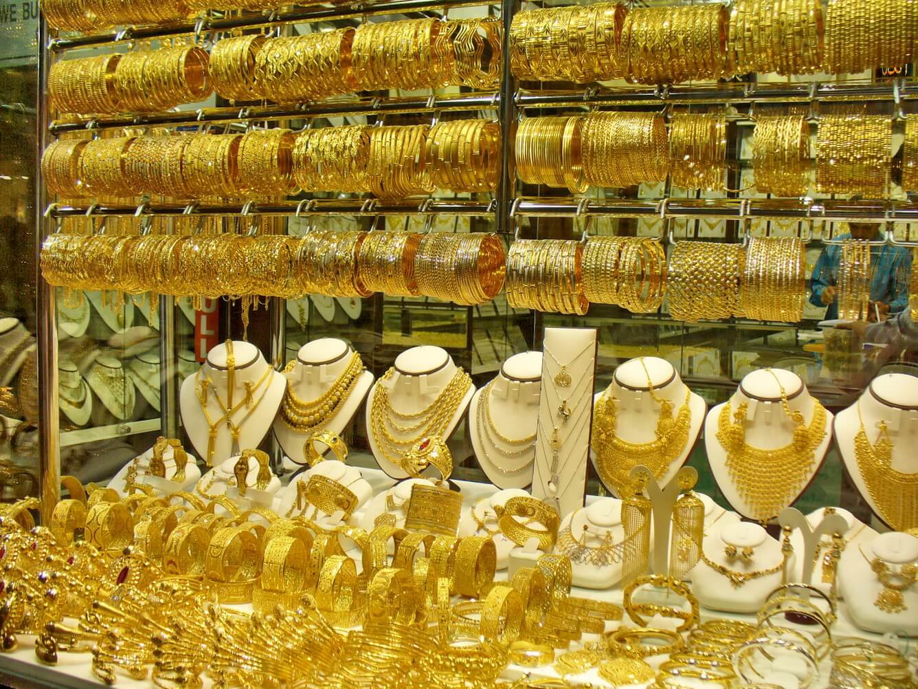 تجار مجوهرات يطرحون بدائل وحلول عن الضريبة الجديدة