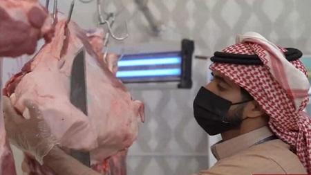 مهندس سعودي يترك وظيفته ويعمل جزاراً