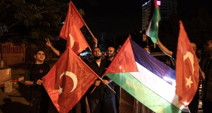 غزة تحتفل بالقضاء على الانقلابين في تركيا