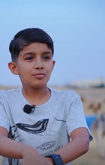 رحيم الحنيطي ..  يرعى الأغنام مع والده ويتفوق في دراسته ويحلم بأن يصبح طبيبًا بيطريًا - فيديو