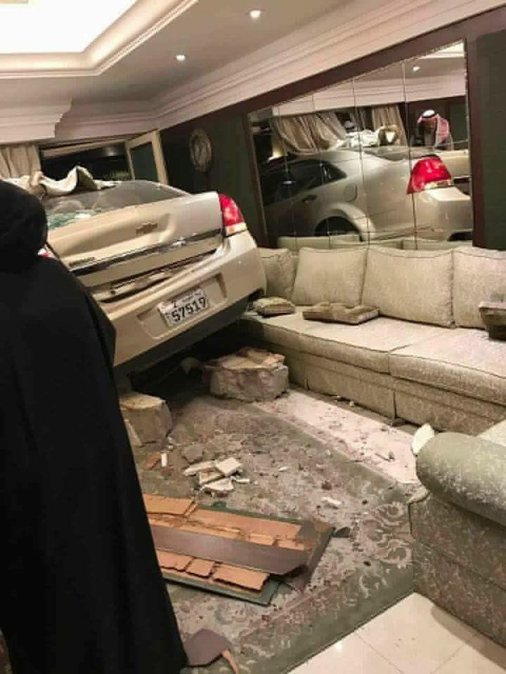 بالصور ..  امرأة تقتحم بيت زوجها ليلة عقد قرانه على الزوجة الثانية