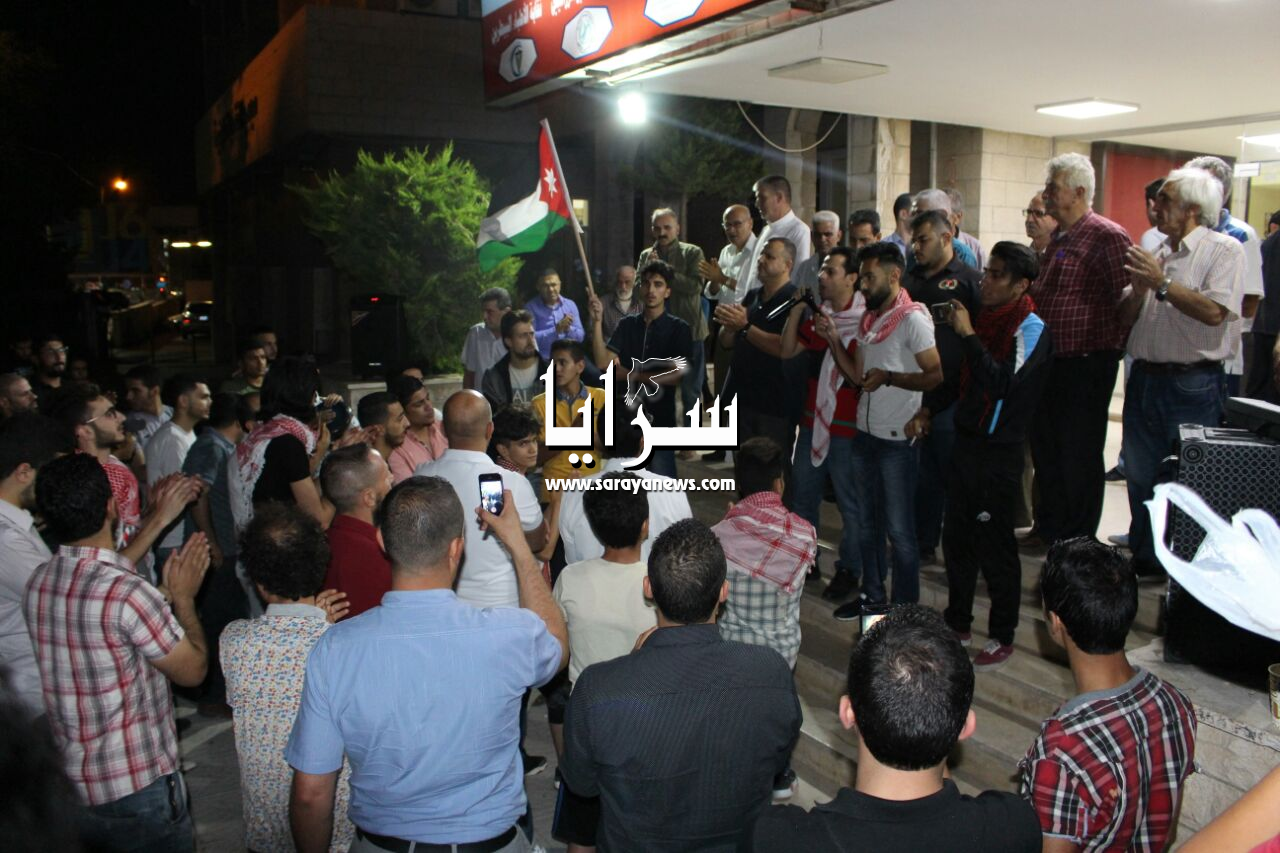 بالصور: الفعاليات الشعبية تواصل الاحتجاجات أمام مجمع النقابات المهنية في اربد