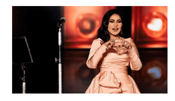 الفنانة أحلام تعود من السفر بعدد صادم من الحقائب - فيديو