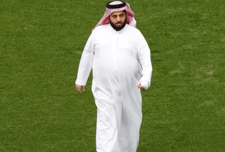 تركي آل الشيخ يثير الجدل حول استثماره في مانشستر يونايتد