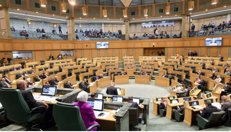 مجلس النواب يُقر 12 مادة من مشروع قانون عقود التأمين