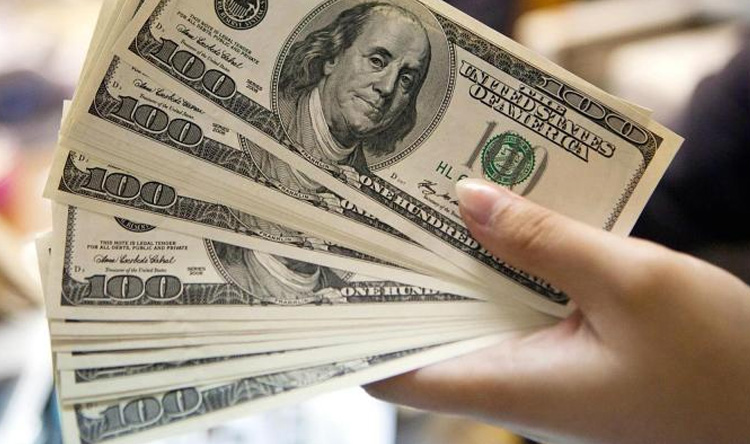 الدولار بصدد تكبد خسارة أسبوعية مع تراجع الثقة الاقتصادية