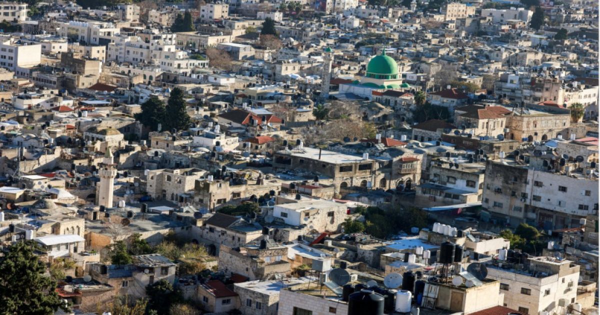 مستوطنون يحرقون مسجدا قيد الإنشاء في قصرة جنوبي نابلس