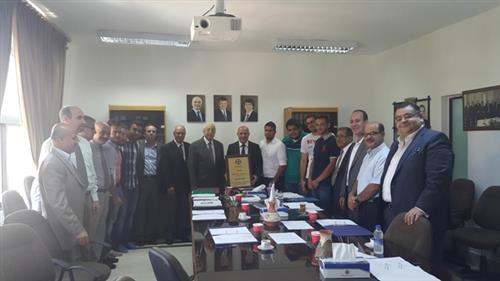 طلبة فيلادلفيا يهنئون جامعتهم بالمرتبة الأولى