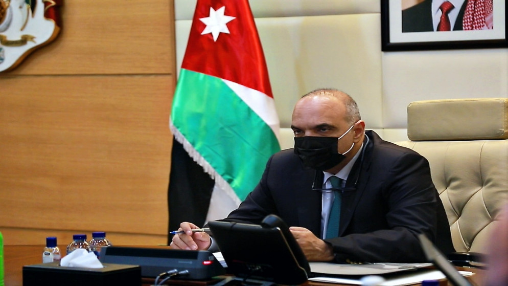 الخصاونة يزور منطقة غور الصافي لتفقد المرافق العامة والحيوية