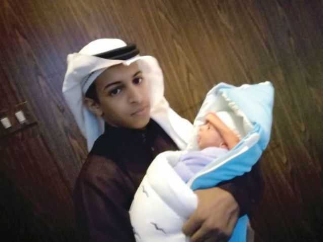 بالصور .. أصغر عريس بالسعودية يرزق بمولود