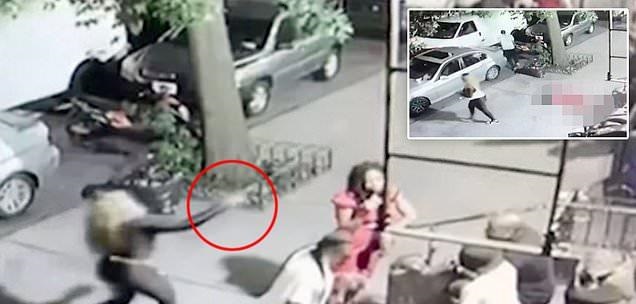 فيديو مروع  ..  امرأة أمريكية تطلق النار على أخرى من مسافة قريبة 