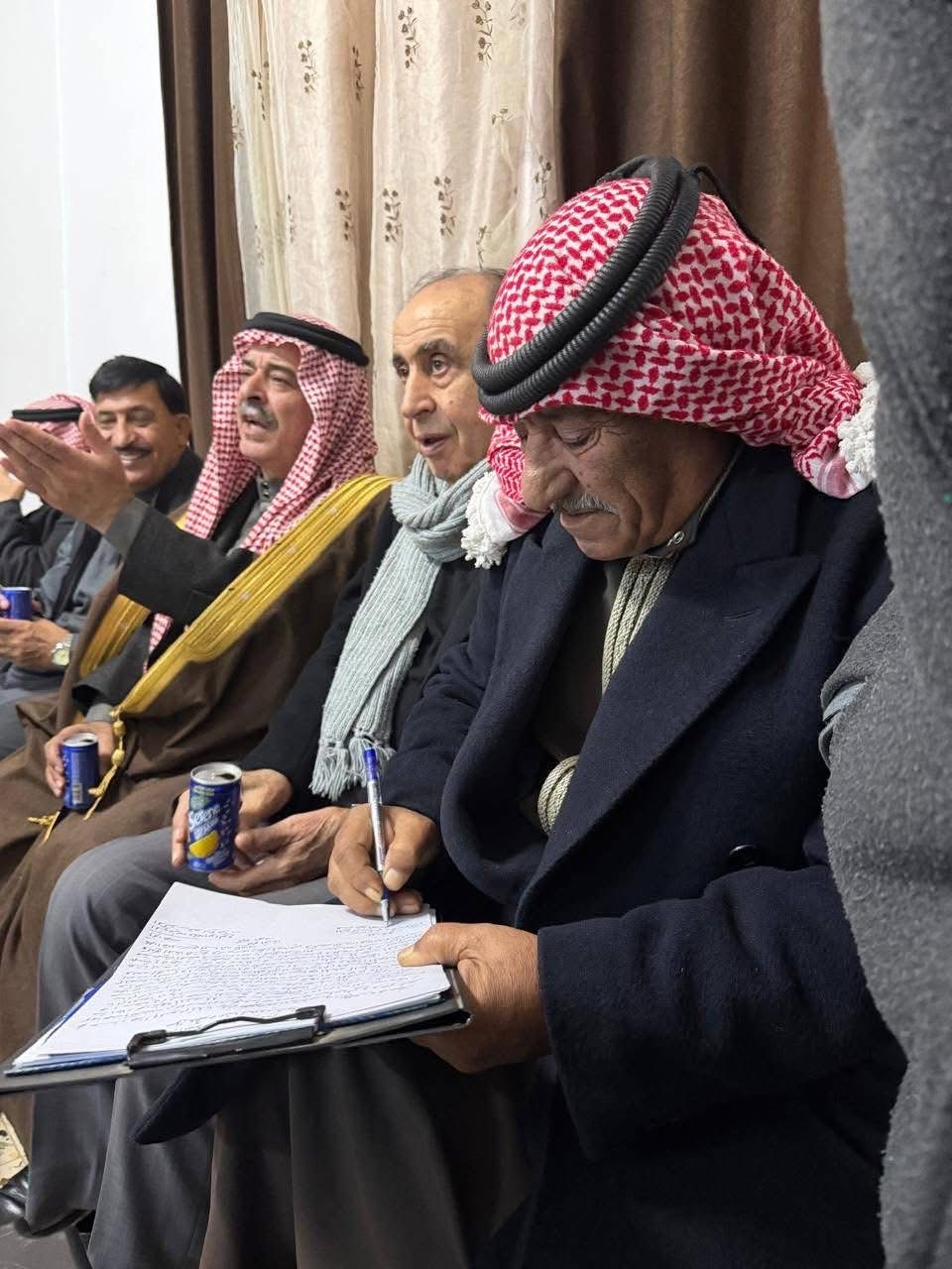 جاهة عشائرية تقدّم عطوة اعتراف لعشيرة العليمات في حادث دهس بالمفرق