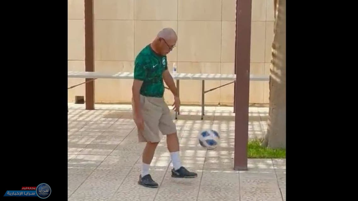 قبل مباراة بلاده مع السعودية ..  سفير اليابان يشجع بقميص أخضر