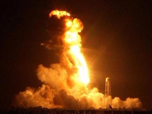 بالفيديو ..  لحظة إنفجار صاروخ فضائي أميركي لـ "ناسا" لدى إطلاقه