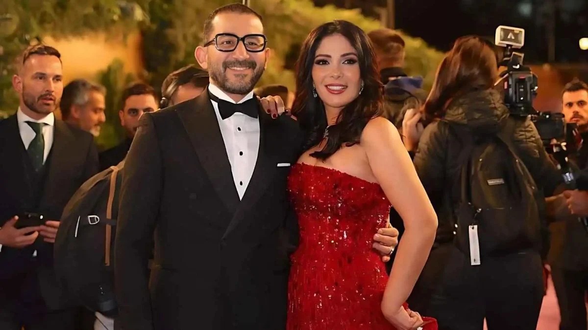 أحمد حلمي يمازح منى زكي بسبب إفيهاته الكوميدية (فيديو)
