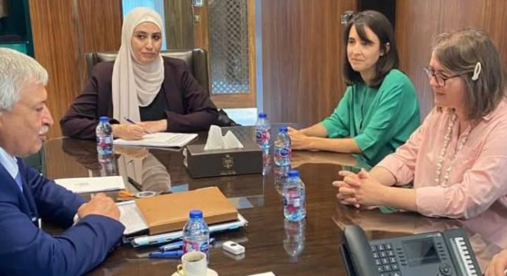 ملف النقل العام واللوجستيات على طاولة المباحثات الأردنية البريطانية