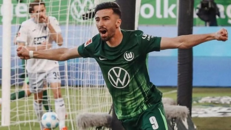 50 مليون يورو ترسم مستقبل الجزائري عمورة