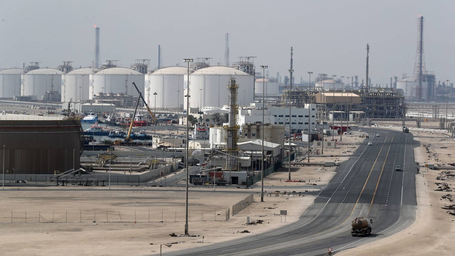 تحذيرات دولية من شلل طبي وتكنولوجي إثر استهداف منشآت "رأس لفان" القطرية